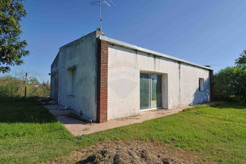 Venta De Quinta Con Casa, Montevideo, 3,7 Hect.