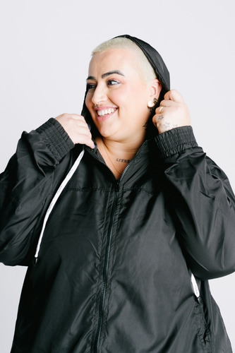 Imagem 7 de 8 de Jaqueta Corta Vento Sabiha Plus Size Preto Wonder Size