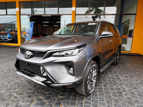 Toyota Hilux SW4 2.8 D-4D TURBO DIESEL SRX PLATINUM 4X4 AUTOMÁTICO