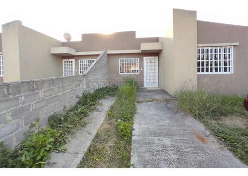 Imagen 5 de 12 de Invalmhouse Inmobiliaria. Casa En Venta. Urbanización Canaima 2. El Marques Guatire Edo. Miranda.