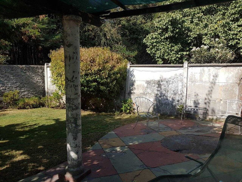 Casa En Barrio Residencial Para Remodelar, Gran Terreno