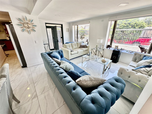 Casa En Venta De 3 Dorm. En Macul
