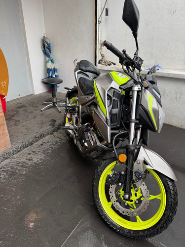 Gris Grafito Y Lista Para Andar Por Donde Quieras