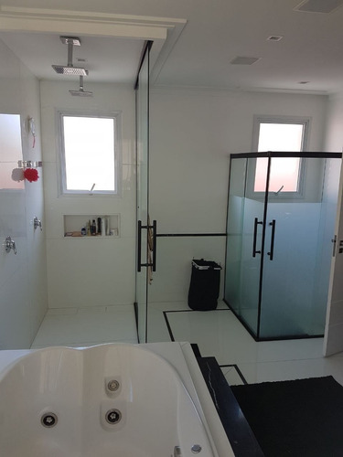 Casa No 18 Do Forte - Venda - 600m2, 5 Dormitorios Sendo 4 Suites, 4 Vagas, Piscina, Sala De Tv Com Home Theater - Cncr0010