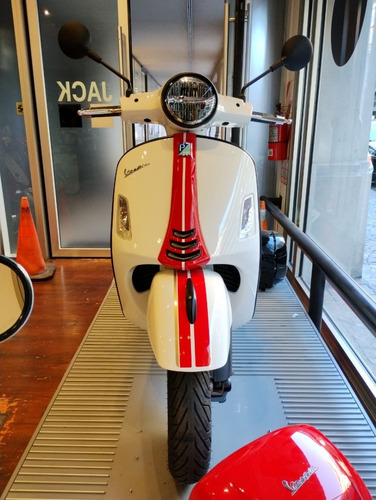 Imagen 18 de 21 de Vespa Gts 300 Racing Sixties Reserva Ya ..!!