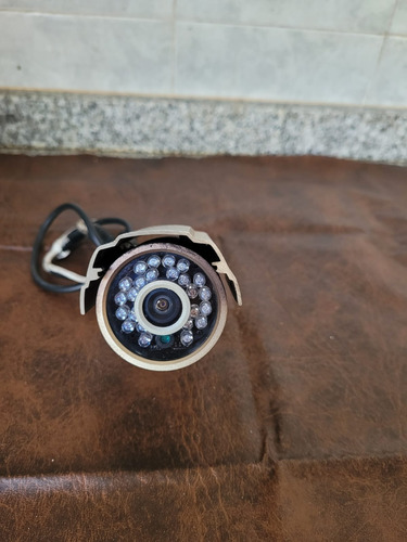 Kit 3 Cámaras De Vigilancia Ccd-i22a Dvr Vision Nocturna Plateado