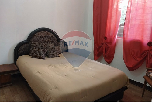 Casa En Venta Ñuñoa, 5d + 4b + 3est, Suarez Mujica