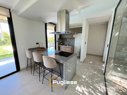 Casa De Diseño En Venta En Ceibos Puertos Con Galeria Y Pileta