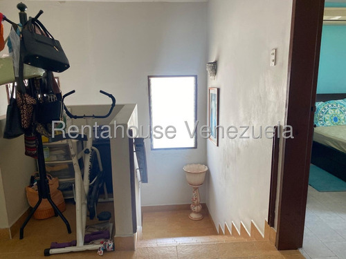 Casa En Venta Inm Trigal Norte De Niveles, Con Diversos Y Versatiles Ambientes Para Disfrutar En Familia. Cuenta Con Doble Entrada Independiente, Amplios Corredores Y Patio. Valencia 25-19452