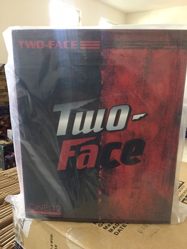Mezco One:12 Collective Two Face Dos Caras Mezco One
