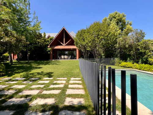 Casa/ The Newland School/ J. Alcalde Délano/ Sta. Teresita