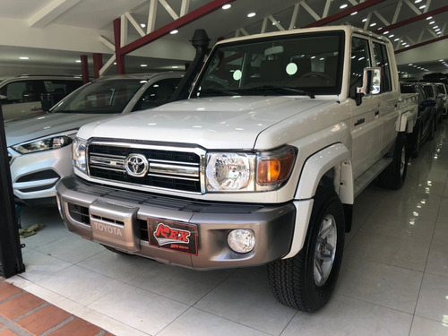 Imagen 1 de 13 de Toyota Land Cruiser