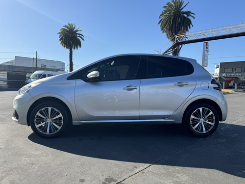 Peugeot 208 1.6 Feline