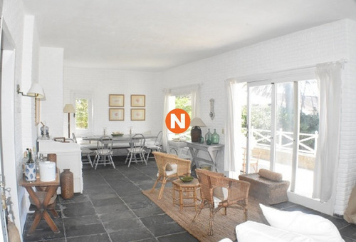 Casa En Venta Zona Faro , Punta Del Este, 4 Dormitorios.- Ref: 208850