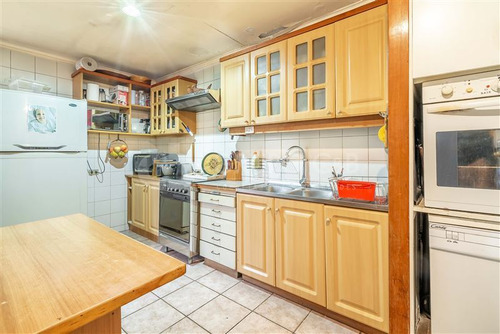 Casa En Venta De 5 Dorm. En Macul