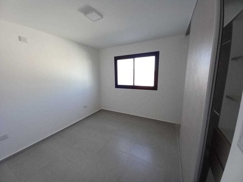Amplio Duplex En Venta En Greenville Ii