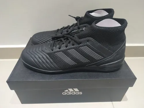 Chuteira adidas sales preta botinha