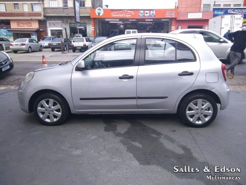 Imagem 3 de 11 de Nissan March Sv 1.6 Flex 4p 2013