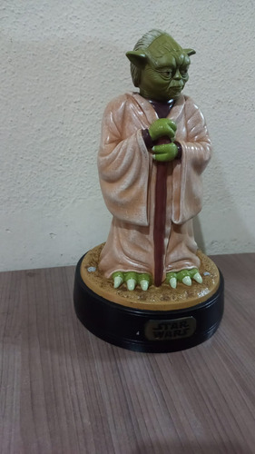 Cofre Boneco Mestre Yoda Star Wars Colecionador 30cm