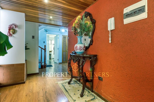 Hermosa Y Amplia Casa Con Excelente Ubicación