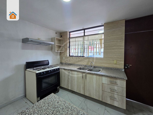 Casa En Venta Con Uso De Suelo Mixto En Ladron De Guevara Guadalajara Jalisco.
