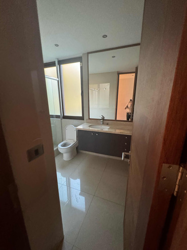 Casa 5 Dormitorios, 5 Baños, Sala De Estar. Excelente Estado