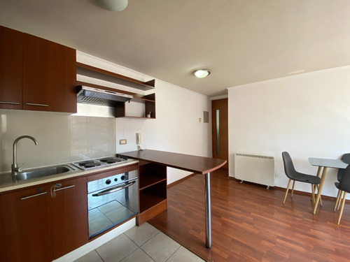 Amplio Departamento, Piso 12, A Pasos Del Metro Santa Lucía