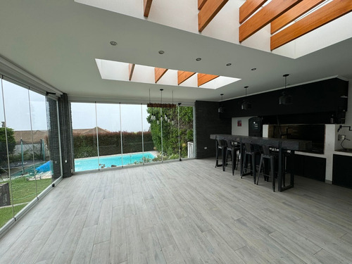 Se Vende Hermosa Casa En Exclusivo Sector De Concón