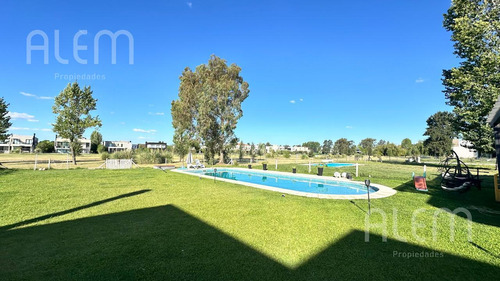 Casa En Venta En Terralagos Canning