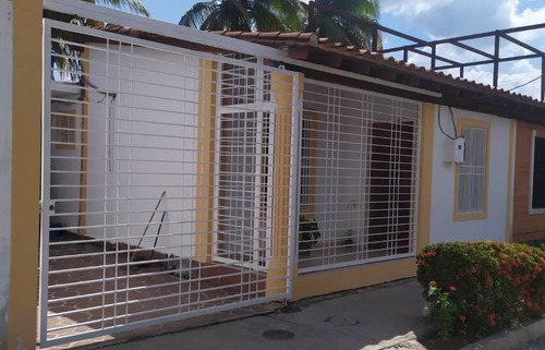 Se Vende Comoda Casa Ubicada En La Urb La Blanquera, 007jsc