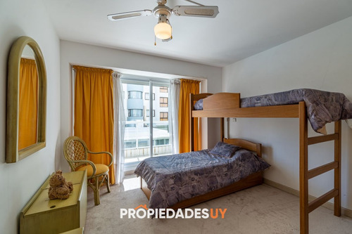 Apartamento De 3 Dormitorios En Playa Brava, Primera Linea
