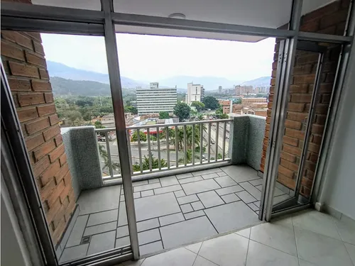 Amplio Apartamento Con Excelente Ubicacion En Medellin La Candelaria
