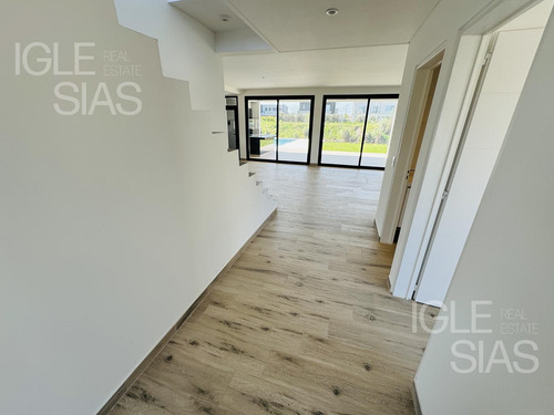 Casa En Venta Al Lago En El Canton - Golf, Escobar.