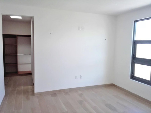 Imagen 12 de 18 de Casa En Venta En Sierra Nogal - Nueva - $2,900,000 - Jardin Amplio - Frente A Área De Donación - León Gto