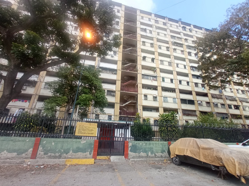 Se Vende Apartamento De 68m2 Ubicado En Caricuao