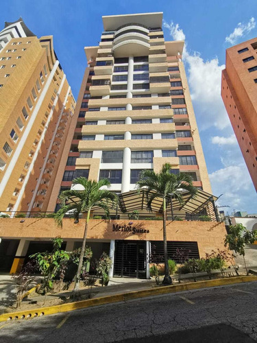 Imagen 13 de 13 de María Meléndez Vende Lujoso Apartamento El Parral Res Merlot