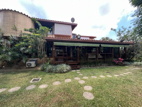 Se Vende  Casa 600m2. Cerro Verde.