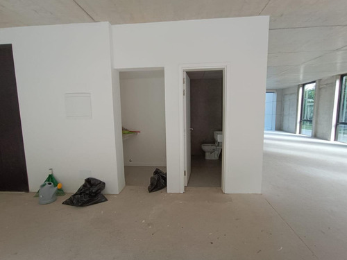 Imagen 14 de 30 de Rivera Próximo Arocena, Estrena, Oficina De 126 M2 + Gran Patio De 60 M2 !!