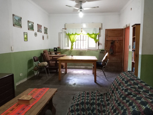 Imagen 21 de 24 de Casa Venta En Block 4 Ambientes A Reciclar Castelar Oportunidad