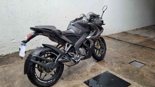 Imagen 2 de 6 de Bajaj Rouser