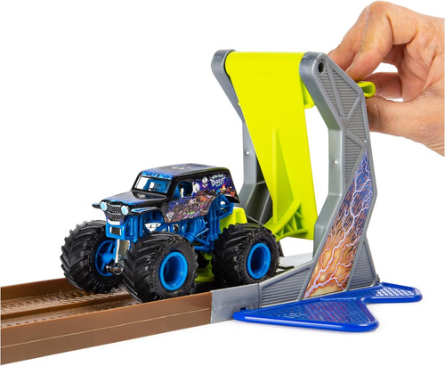 Monster Jam, Champ Ramp Freestyle Playset Con Exclusivo Cami