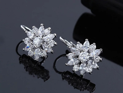 Pendientes De Flores Finas Y Brillantes Con Cristal