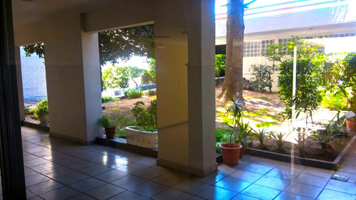 ! Vendo Depto. Amplio Con Dependencia Y Cochera Excelente Oportunidad ¡