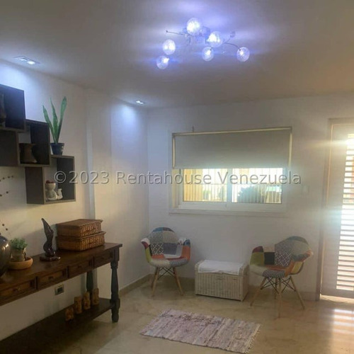 Townhouse En Venta Con Muy Buenos Acabados, Pisos De Marmol, Cocina Empotrada Ym Tope De Cuarzo, Pared Decorada En Coralina. San Diego