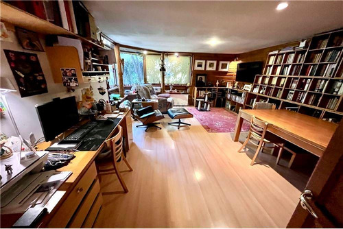 Casa Con Espacio Comercial En Venta