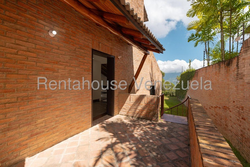 Hermosa Casa De 3 Niveles Que Brinda Tranquilidad Y Confort En Venta Ubicada En El Alto Hatillo 25-8567