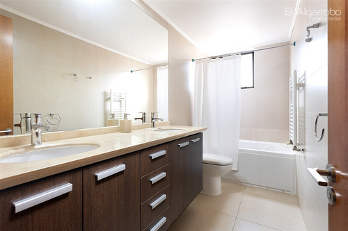 Departamento En Venta De 4 Dorm. En Vitacura