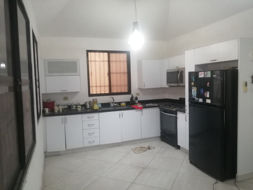 Casa Villa Aura 392mt2 Solar 3 Niveles(2 Niveles De 2 Casas 1 De Apto) 9 Habs 7.5 Baños Marquesina 4 Vehículos Cerrada Zona Residencial Exclusiva Del Sector (inversión Asegurada)c/casa De Aprox.320mt2