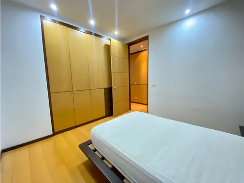 Chico Reservado, Apto Duplex Con Excelentes Acabados