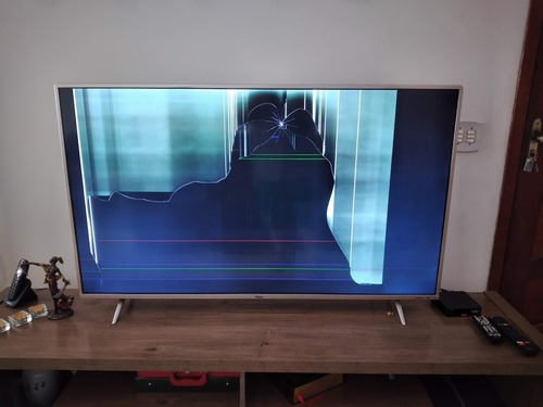 Imagem 3 de 3 de Tv Philco 55 Polegadas 4k, Com Display Trincado